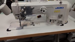 Juki LU-2800 serie , 1 Aiguille, Direct drive,Point noué ,Triple entraînement , Crochet grande capacité, Coupe fil auto. Pneumatique.