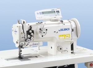 JUKI LU-1560N-7 Gauge (inch) ou LU-1561N-7 Gauge (metric) Point noué 2 aiguilles, Quadruple entraînement, Grand crochet vertical, Coupe-fil auto.