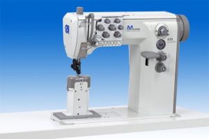 DÜRKOPP ADLER  838-270522  Machine pilier , point noué double aiguilles triple entraînement par griffe , par aiguille et pied presseur à roulette commandé, coupe fil automatique.